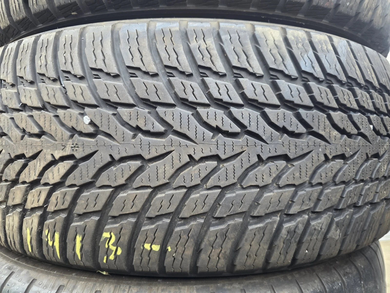 Гуми Зимни 215/60R16