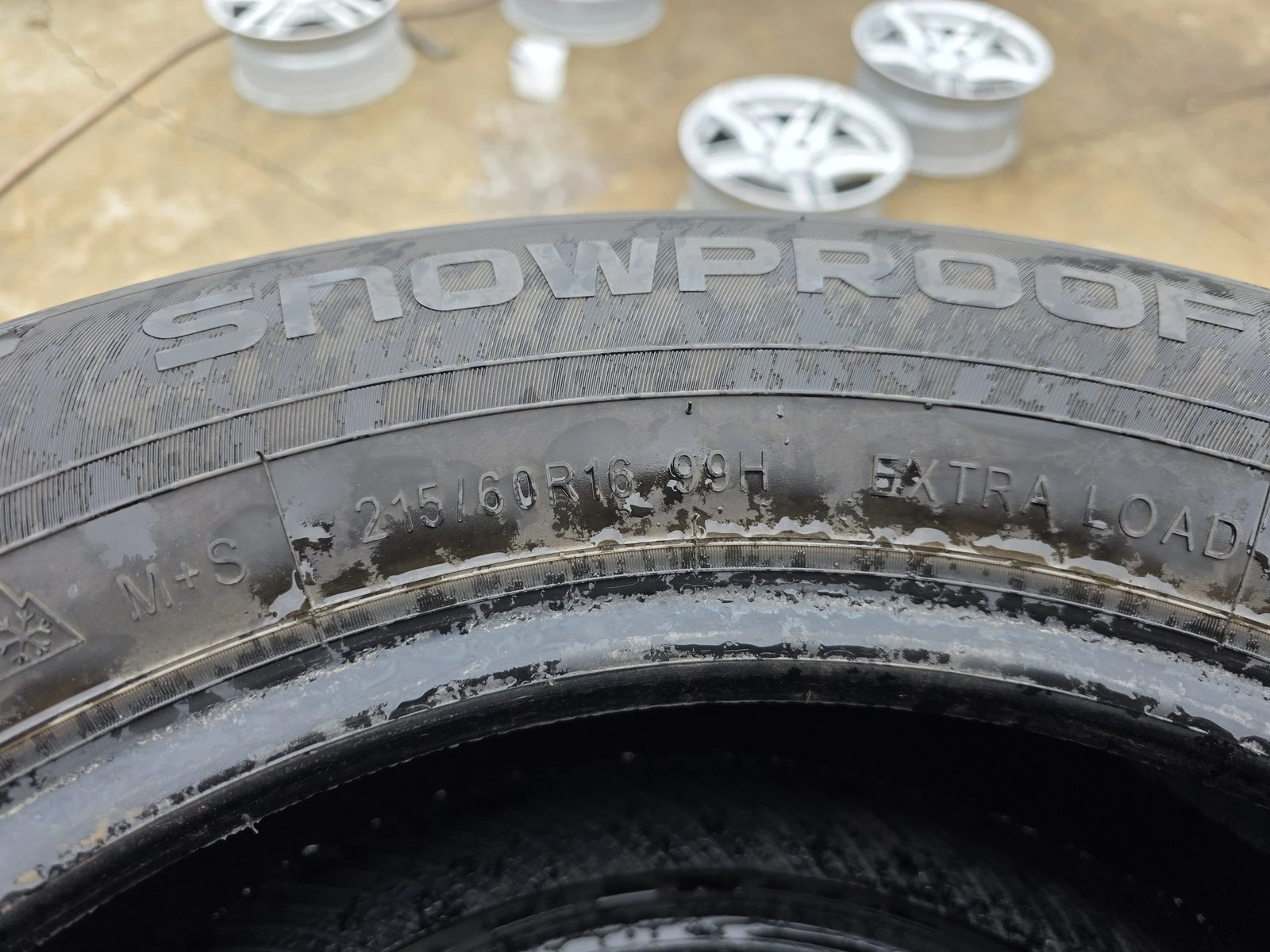 Гуми Зимни 215/60R16, снимка 5 - Гуми и джанти - 56726047