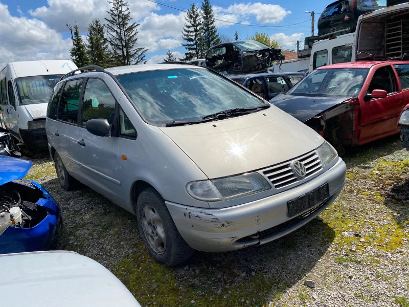 VW Sharan 1.8i, снимка 3 - Автомобили и джипове - 40652550