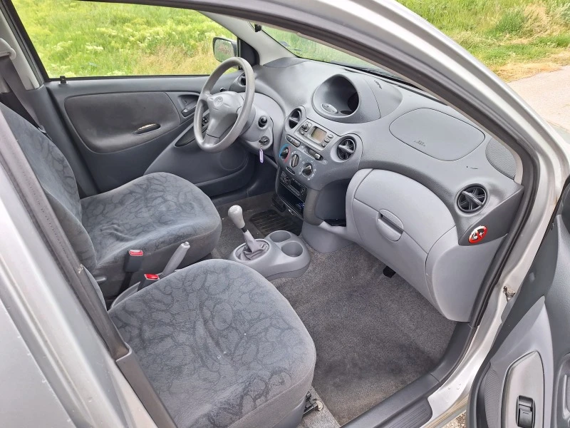 Toyota Yaris 1.0* бензин, снимка 11 - Автомобили и джипове - 45530870