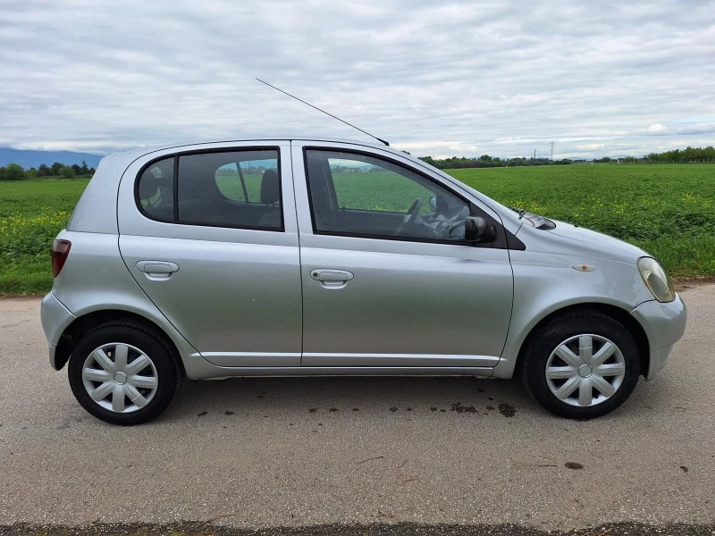 Toyota Yaris 1.0* бензин, снимка 6 - Автомобили и джипове - 45530870