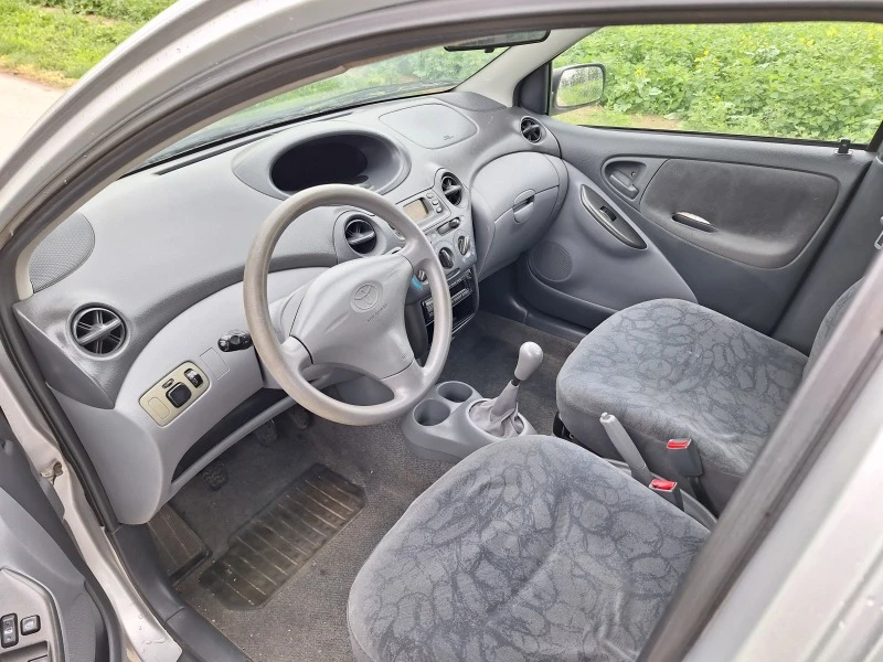 Toyota Yaris 1.0* бензин, снимка 9 - Автомобили и джипове - 45530870