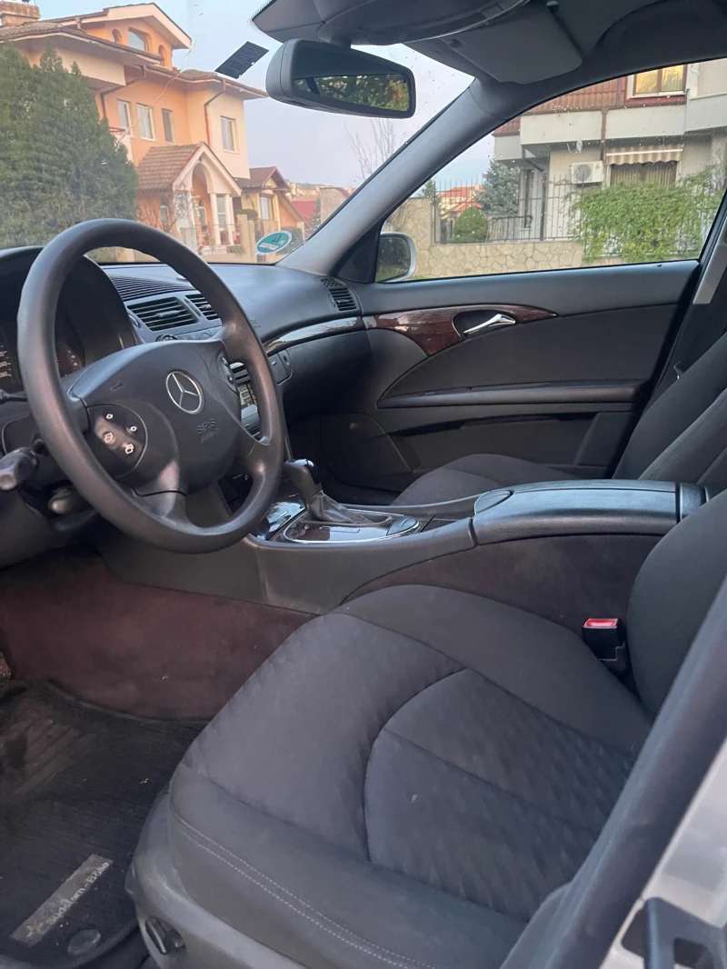 Mercedes-Benz E 240, снимка 13 - Автомобили и джипове - 52828644