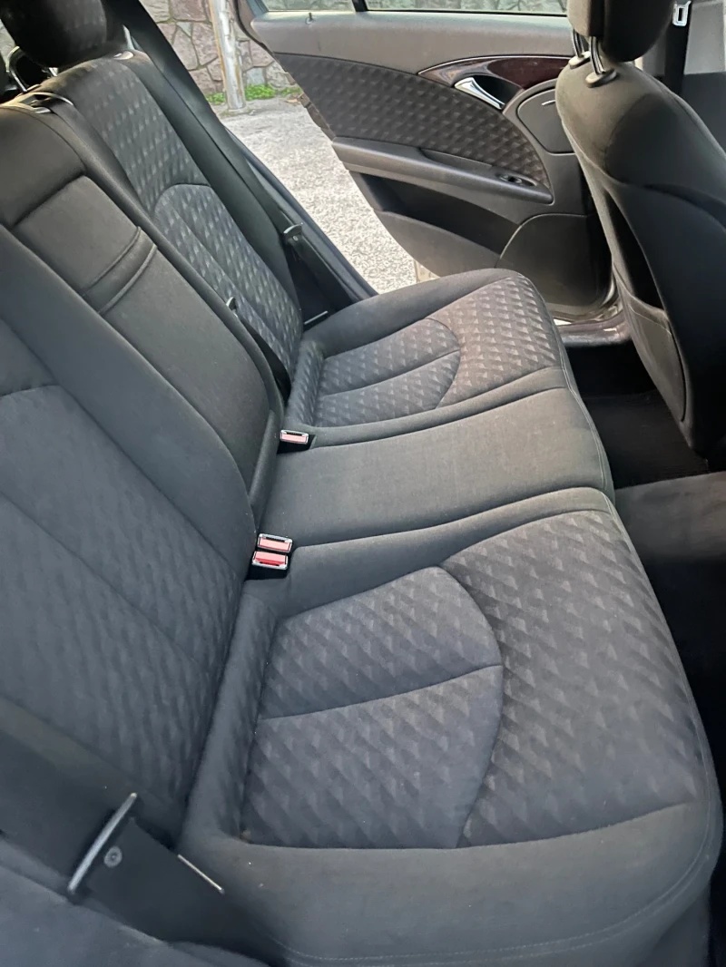 Mercedes-Benz E 240, снимка 10 - Автомобили и джипове - 52828644