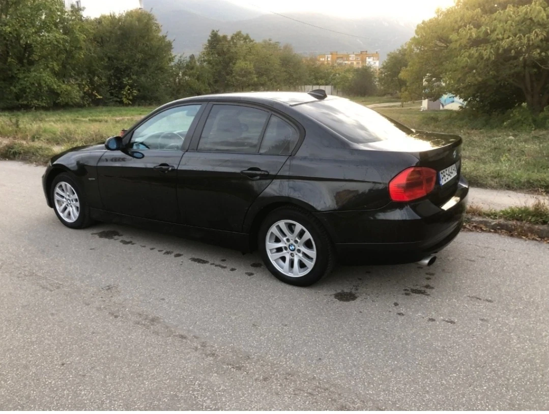BMW 320 Седан  - изображение 6