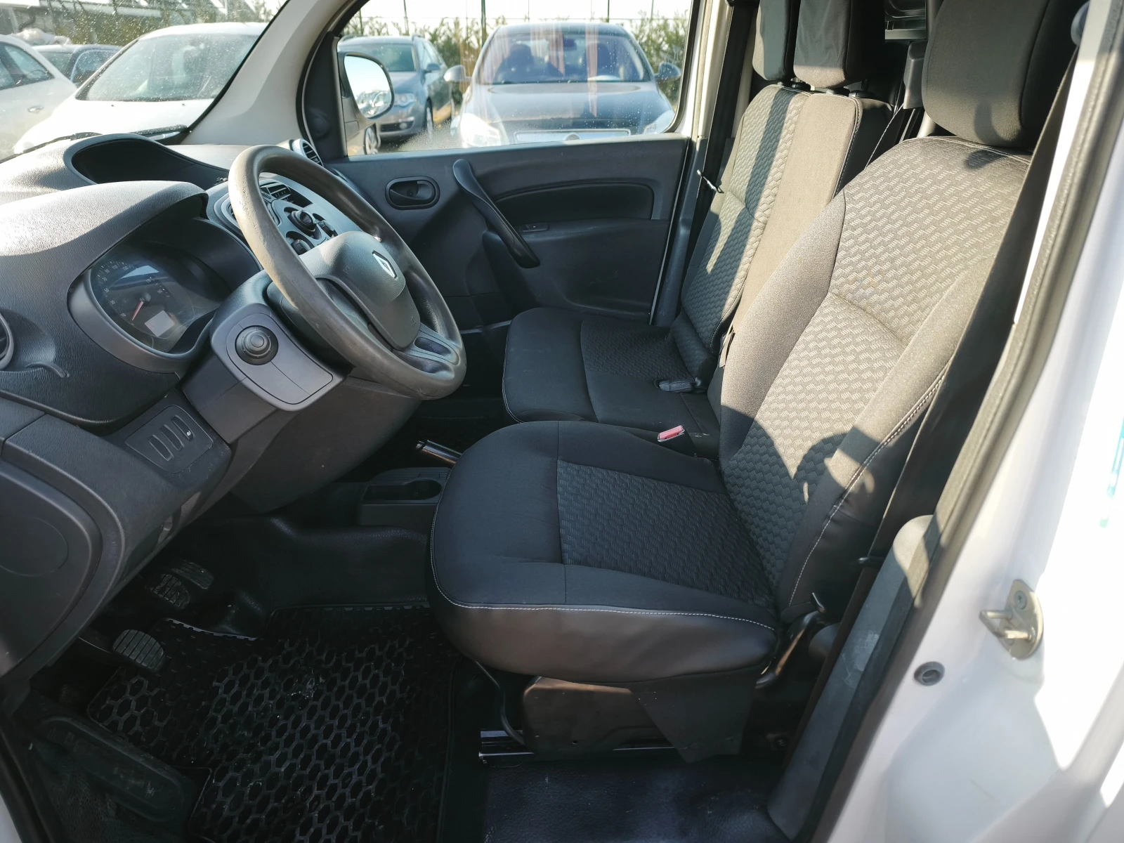 Renault Kangoo MAXI/3-места, снимка 11 - Автомобили и джипове - 53821542