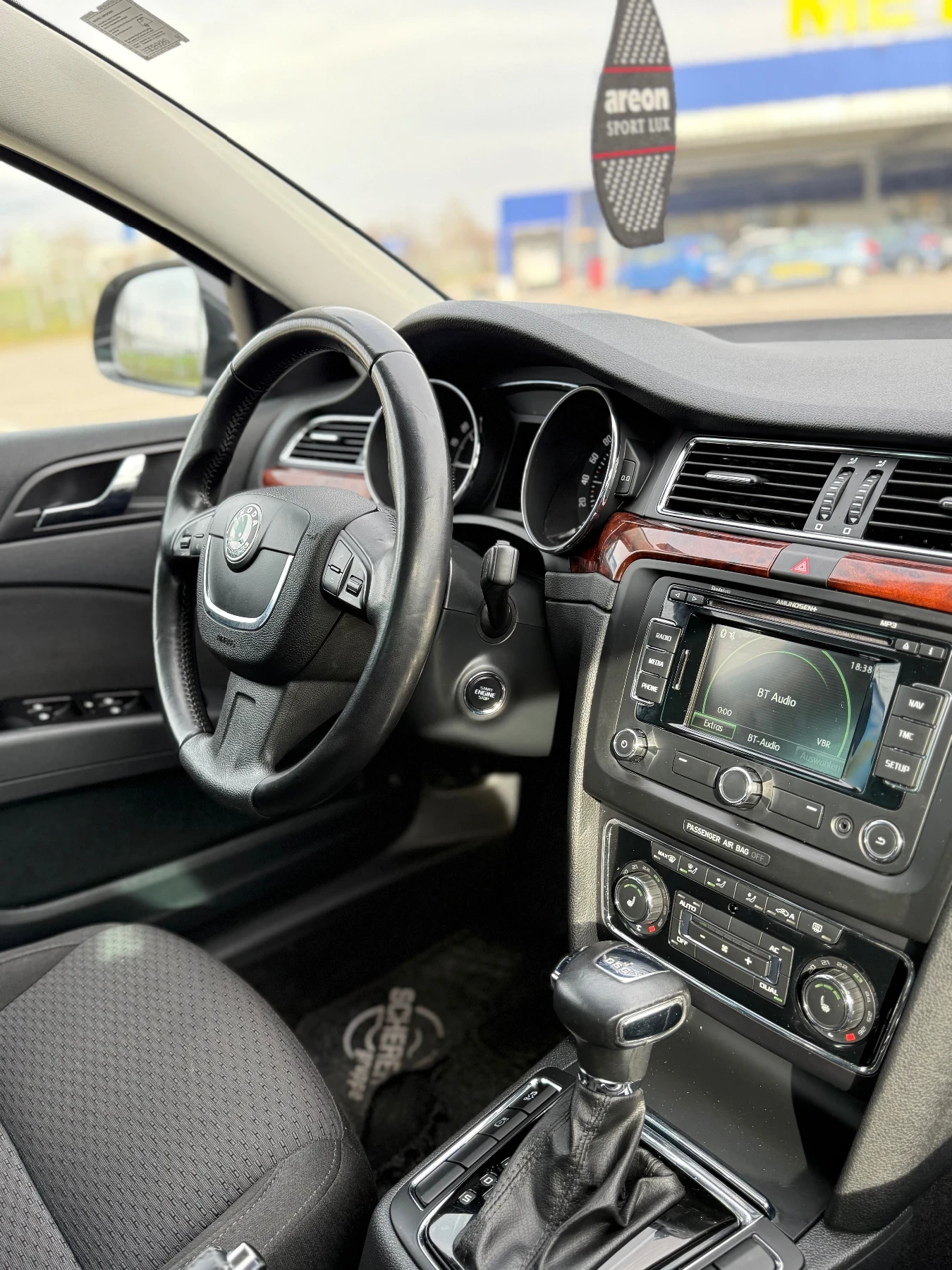 Skoda Superb Skoda Superb 2.0 TDI 170 к.с. DSG КОМБИ ВНОС ГЕР, снимка 12 - Автомобили и джипове - 53923822