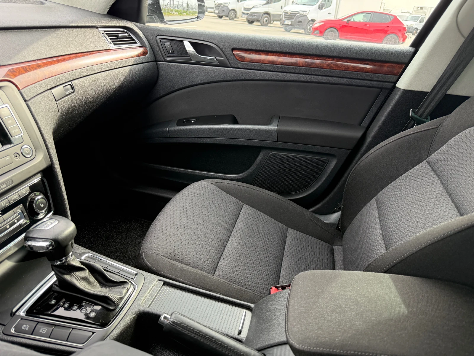 Skoda Superb Skoda Superb 2.0 TDI 170 к.с. DSG КОМБИ ВНОС ГЕР, снимка 15 - Автомобили и джипове - 53923822