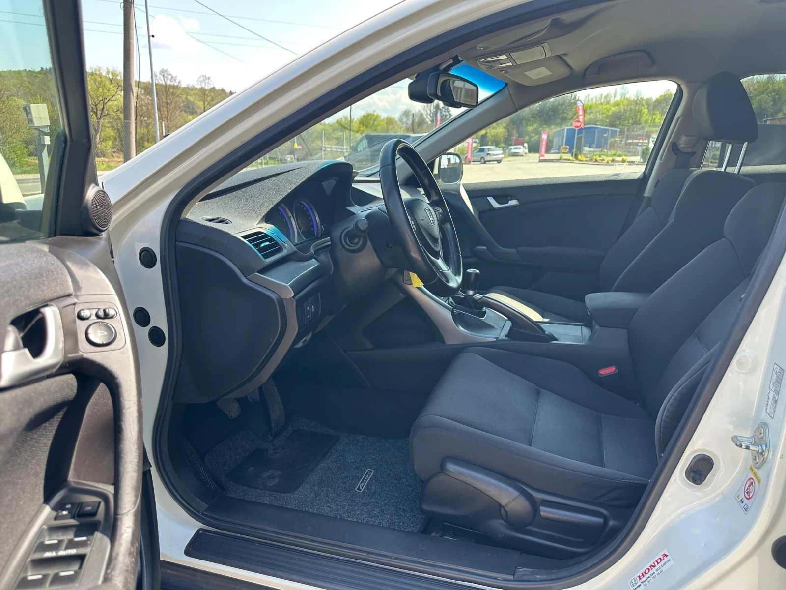 Honda Accord 2.0-FACE-SWISS-1ST-OWNER-БЕЗ-РЪЖДА-1Г-ГАРАНЦИЯ!, снимка 8 - Автомобили и джипове - 54229987