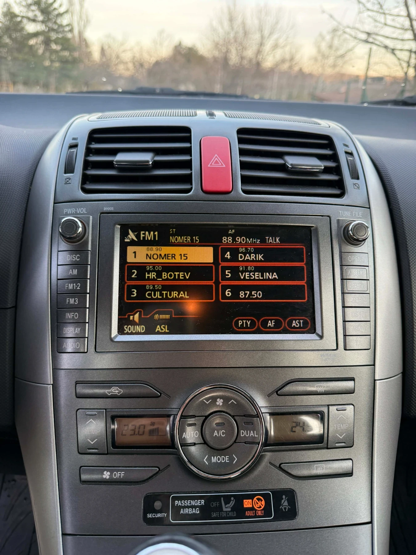 Toyota Auris * 2.0 D4D 126hp* , снимка 11 - Автомобили и джипове - 54237473