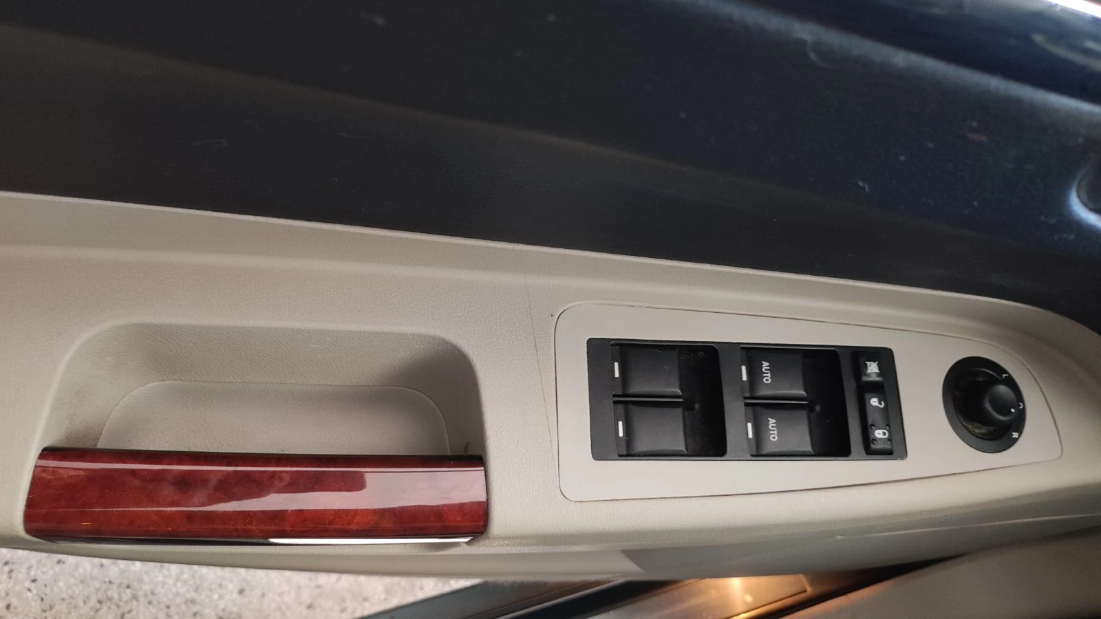 Chrysler 300c, снимка 13 - Автомобили и джипове - 54348320