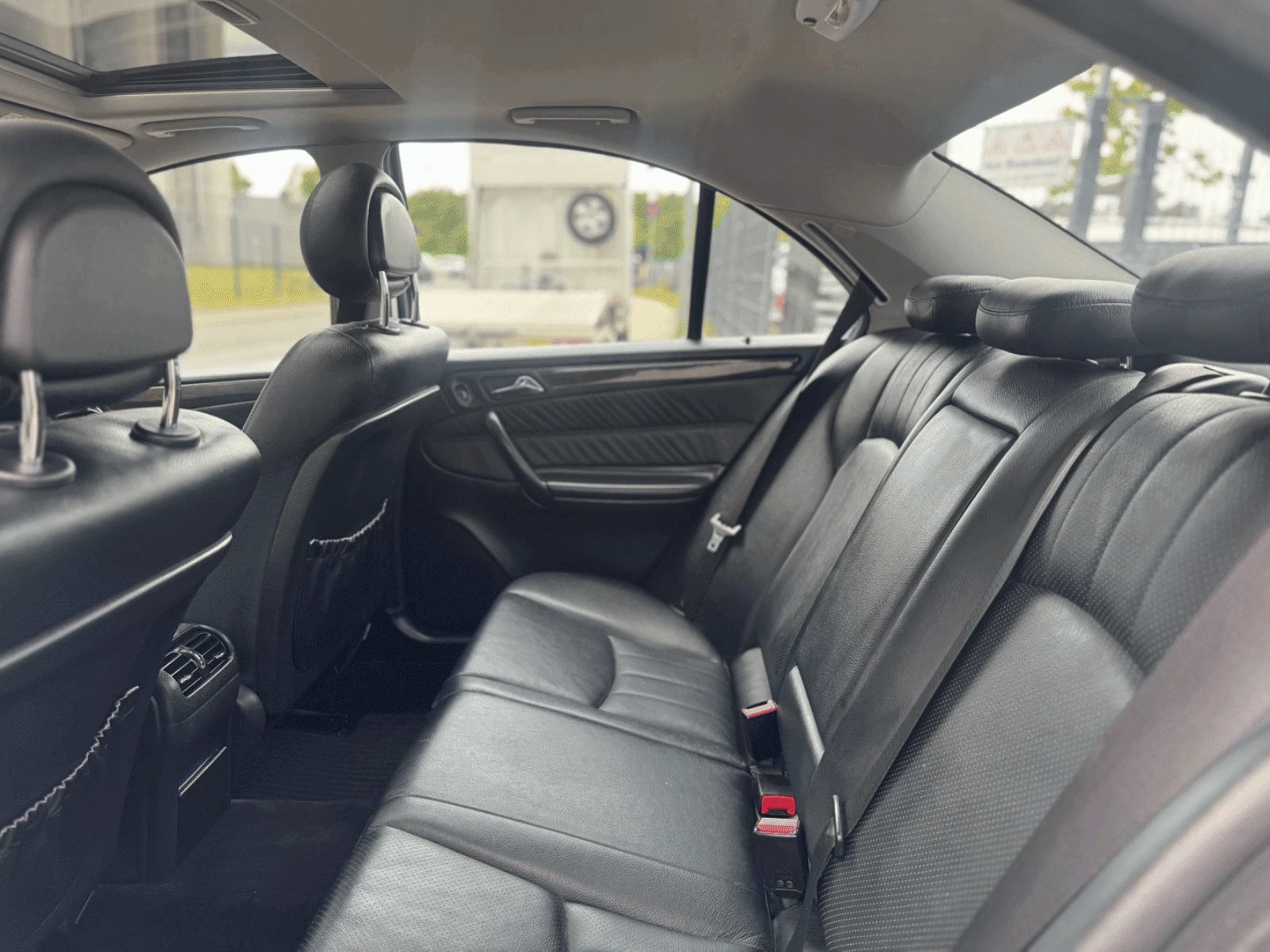 Mercedes-Benz C 320, снимка 13 - Автомобили и джипове - 54831657