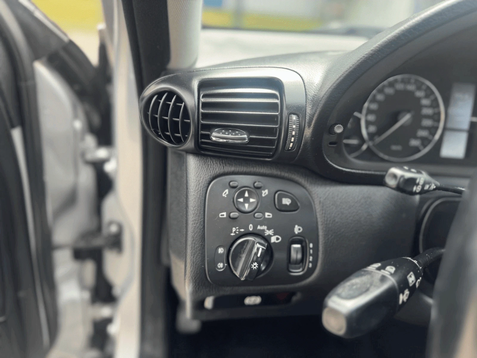 Mercedes-Benz C 320, снимка 8 - Автомобили и джипове - 54831657