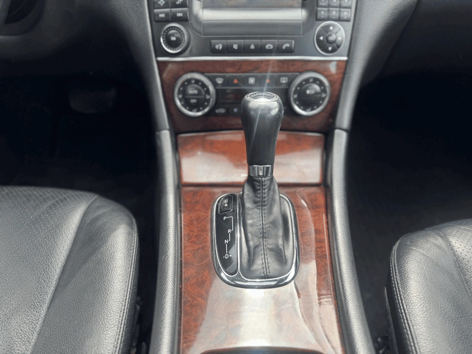 Mercedes-Benz C 320, снимка 3 - Автомобили и джипове - 54831657