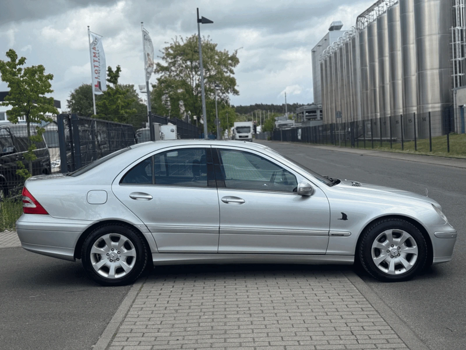 Mercedes-Benz C 320
