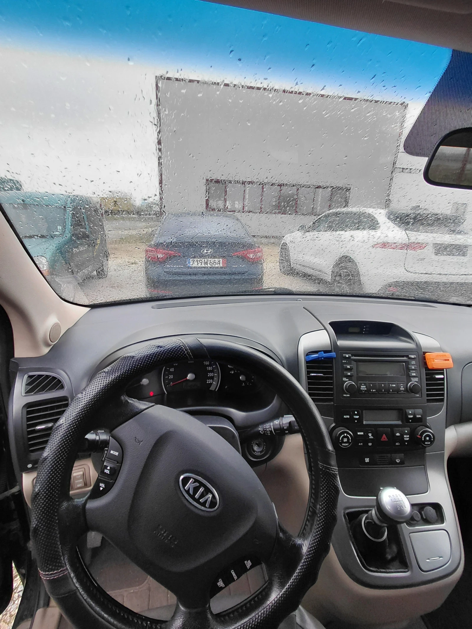 Kia Carnival, снимка 6 - Автомобили и джипове - 54836453