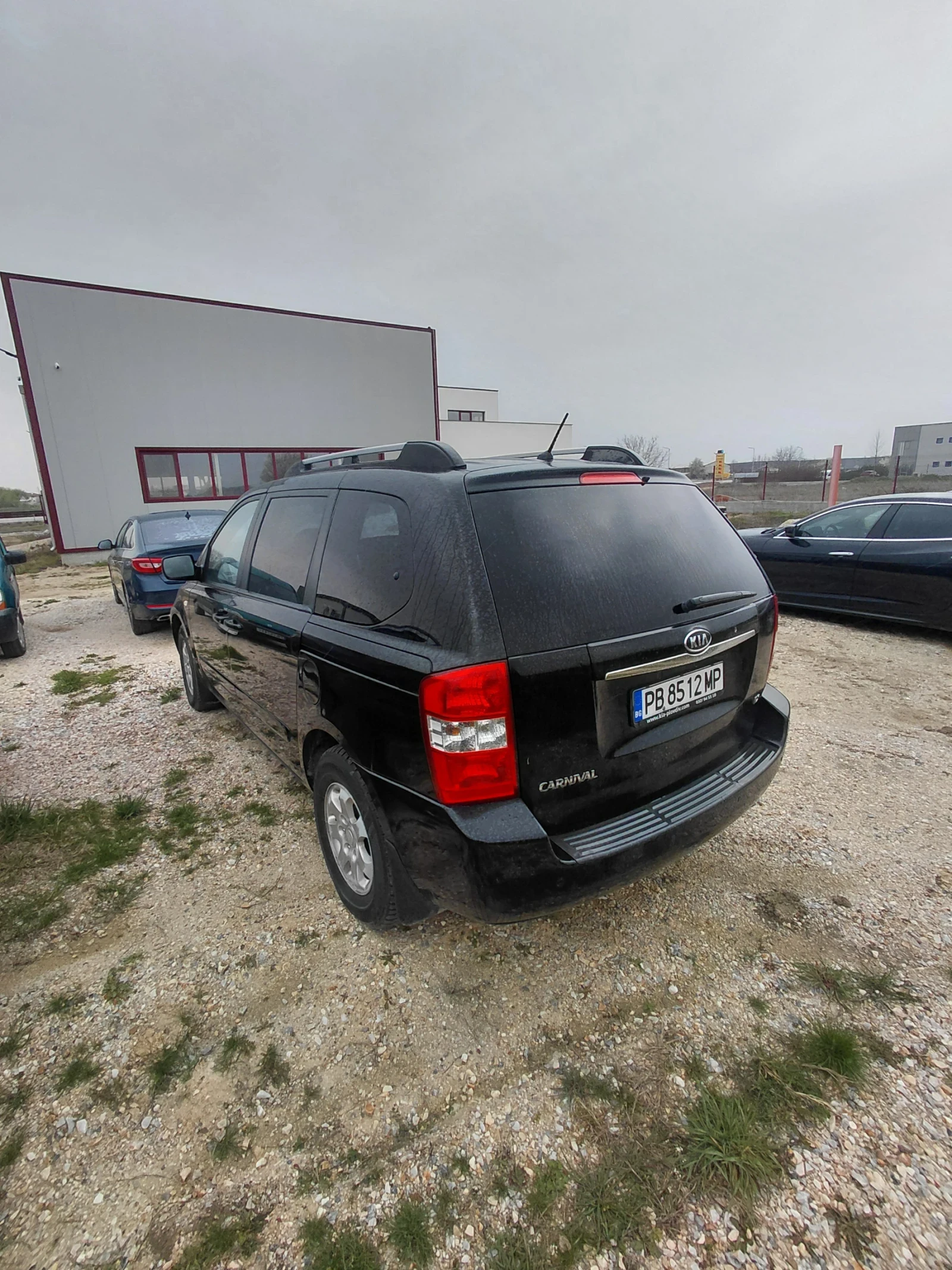 Kia Carnival, снимка 4 - Автомобили и джипове - 54836453