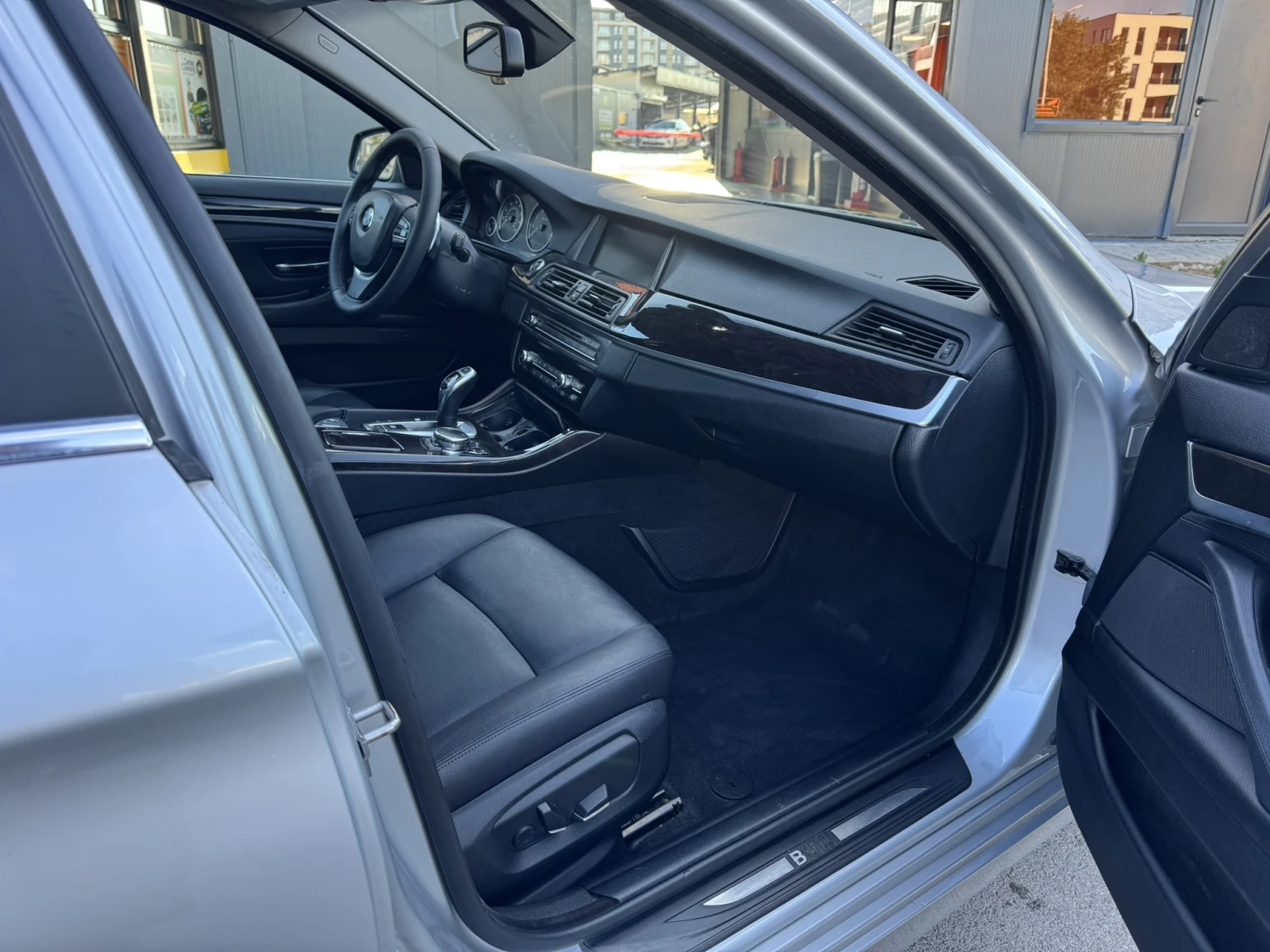 BMW 528 ix, снимка 6 - Автомобили и джипове - 54936714