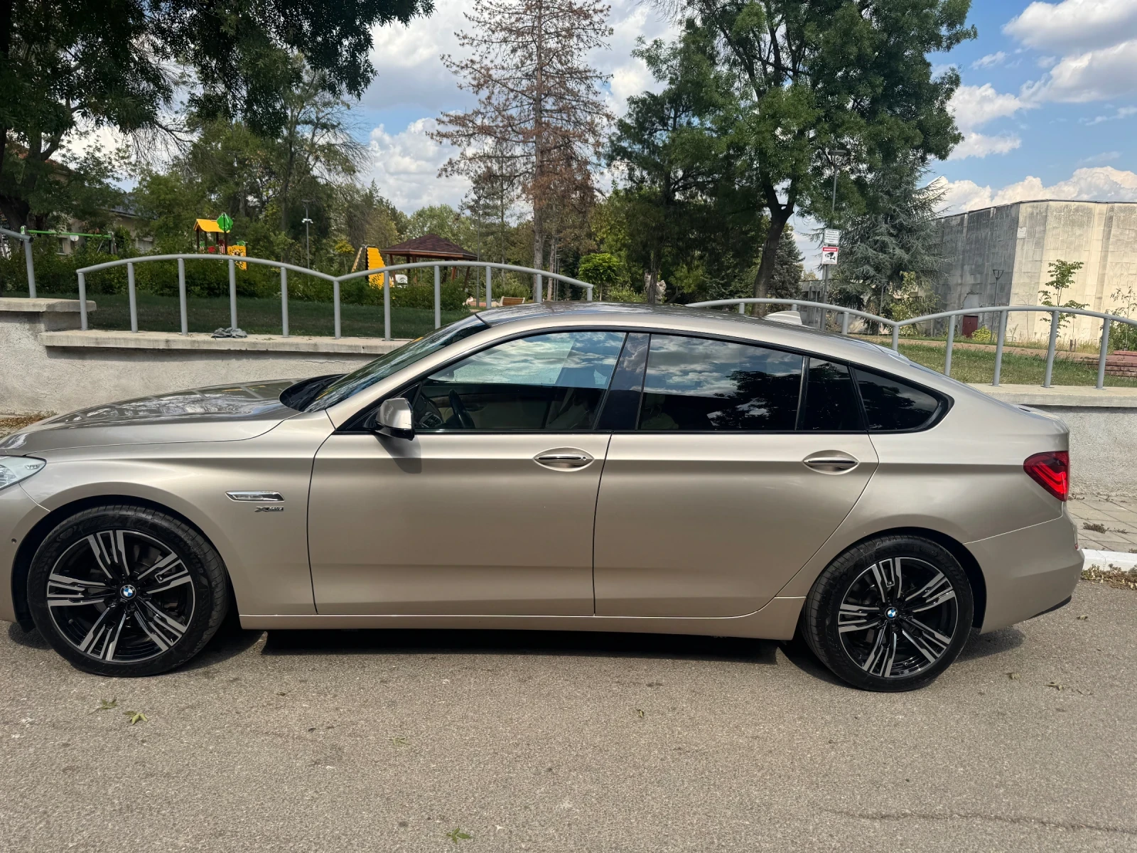 BMW 5 Gran Turismo 535i XDrive, снимка 2 - Автомобили и джипове - 55632278