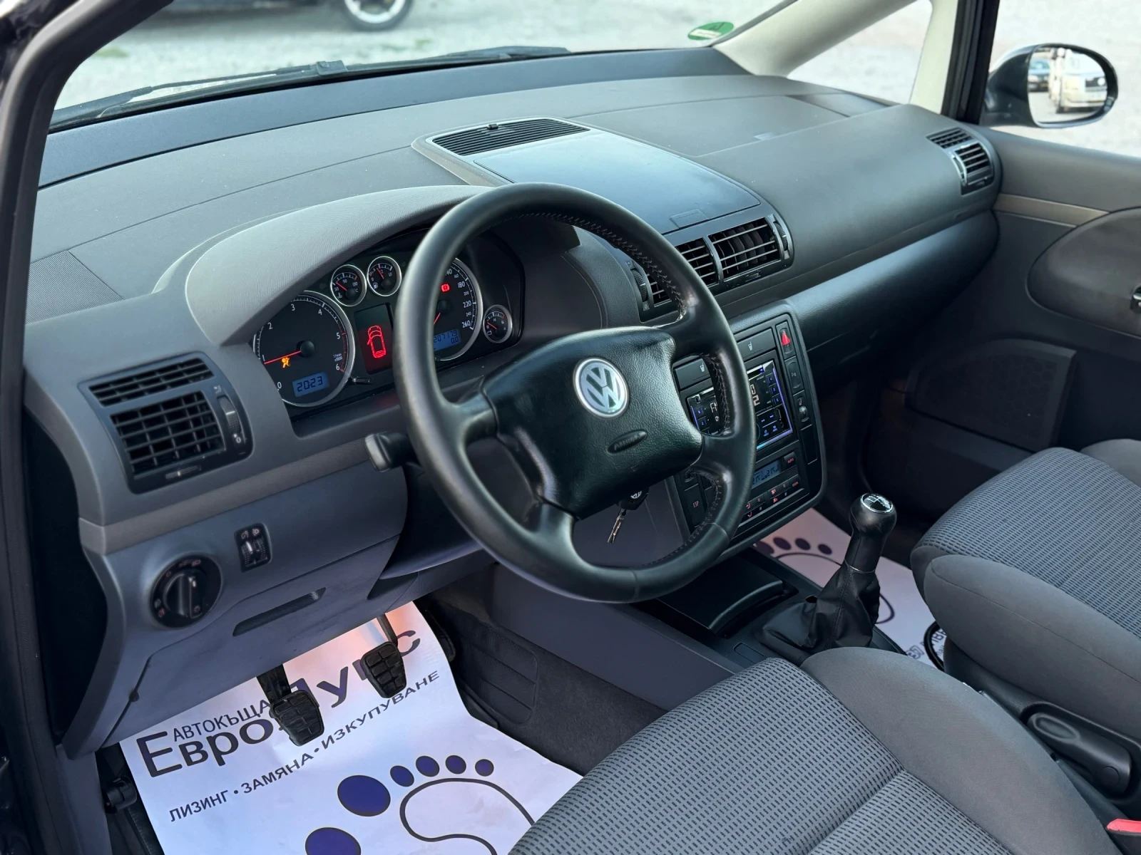 VW Sharan 1.9TDI 131кс 6с 7-места КЛИМАТРОНИК, снимка 10 - Автомобили и джипове - 55377004