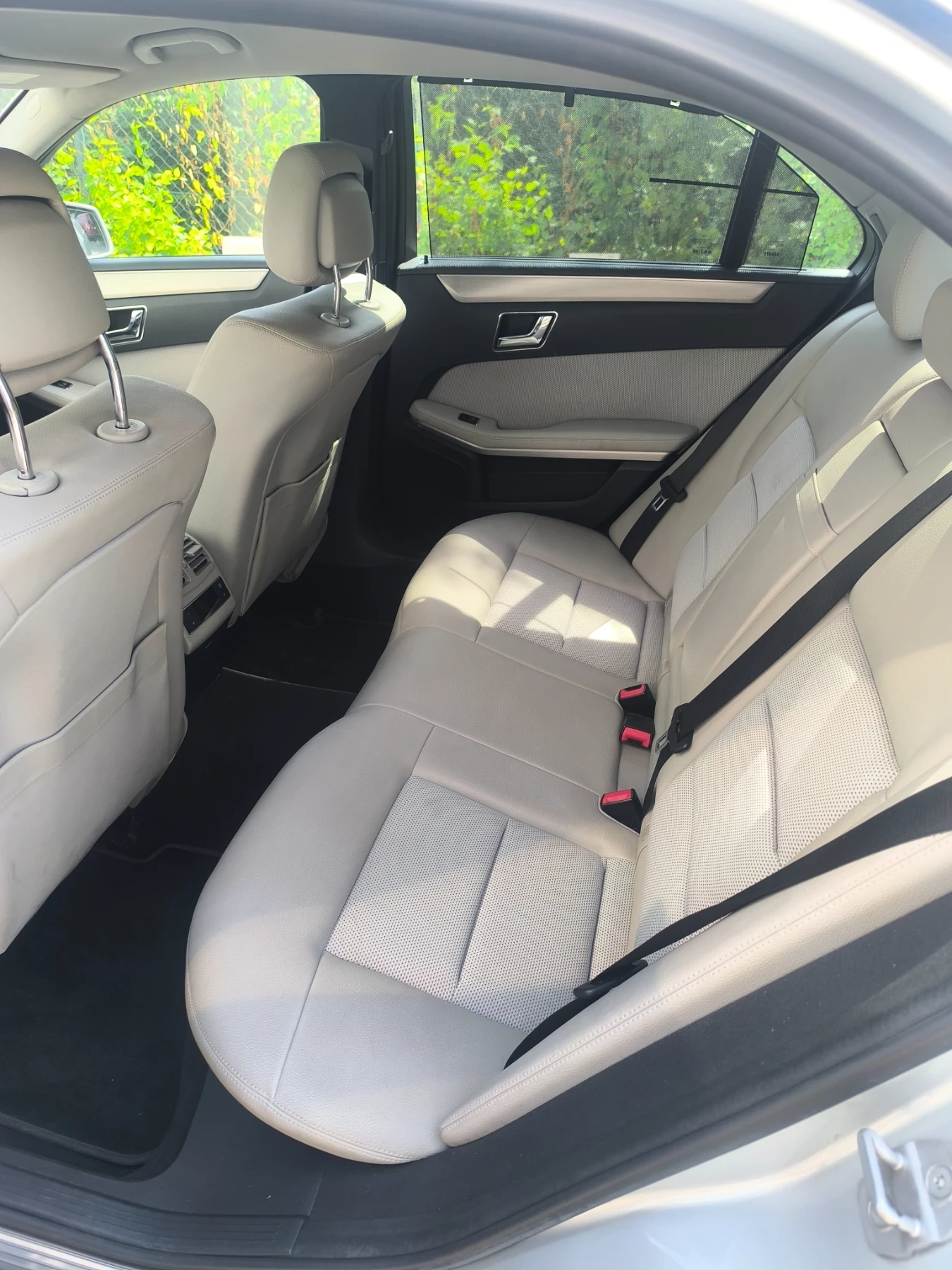 Mercedes-Benz E 220 Авангард, снимка 4 - Автомобили и джипове - 55529634