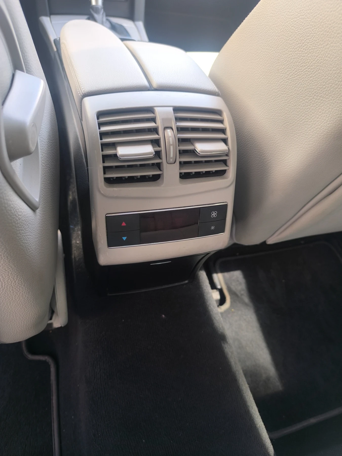 Mercedes-Benz E 220 Авангард, снимка 16 - Автомобили и джипове - 55529634
