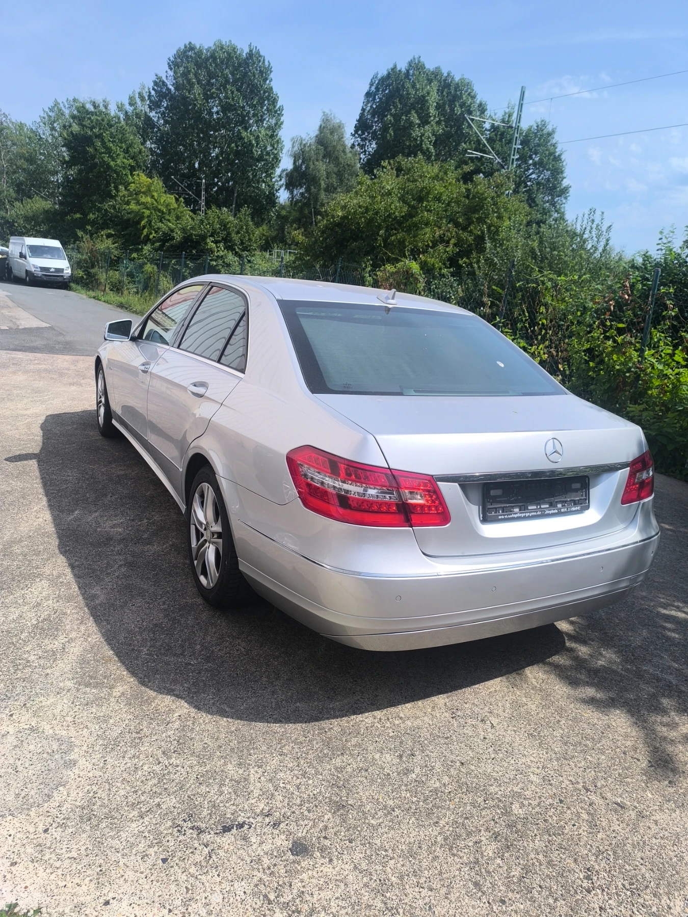 Mercedes-Benz E 220 Авангард, снимка 2 - Автомобили и джипове - 55529634