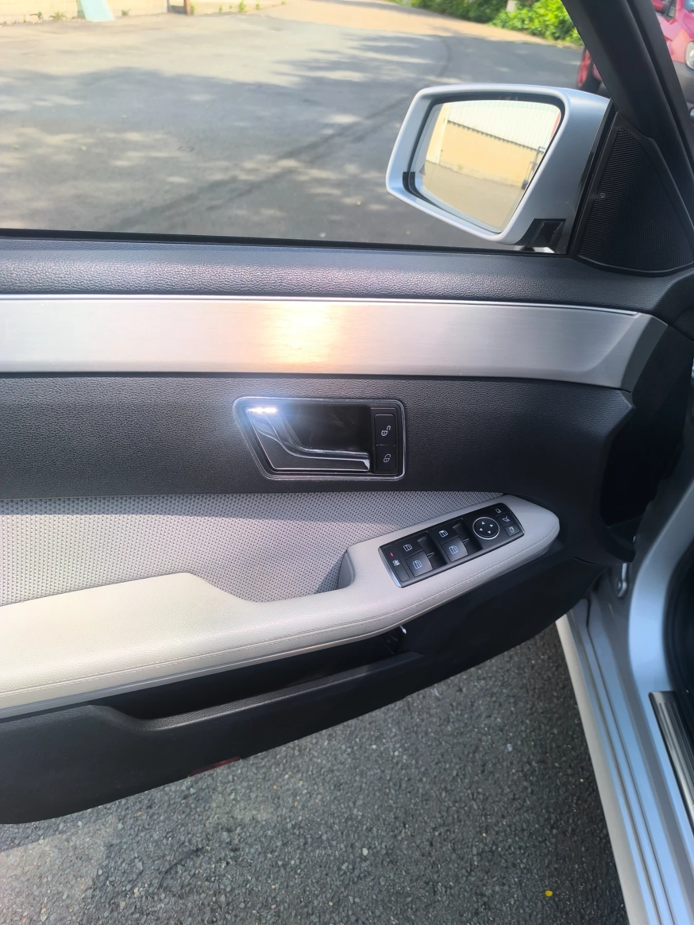 Mercedes-Benz E 220 Авангард, снимка 13 - Автомобили и джипове - 55529634