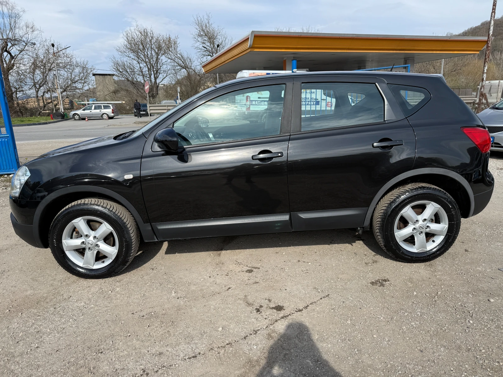 Nissan Qashqai 1.5 DCI-НАВИГАЦИЯ-КЛИМАТРОНИК-КАР ПЛЕЙ-ПАРКТРОНИК, снимка 3 - Автомобили и джипове - 53124275