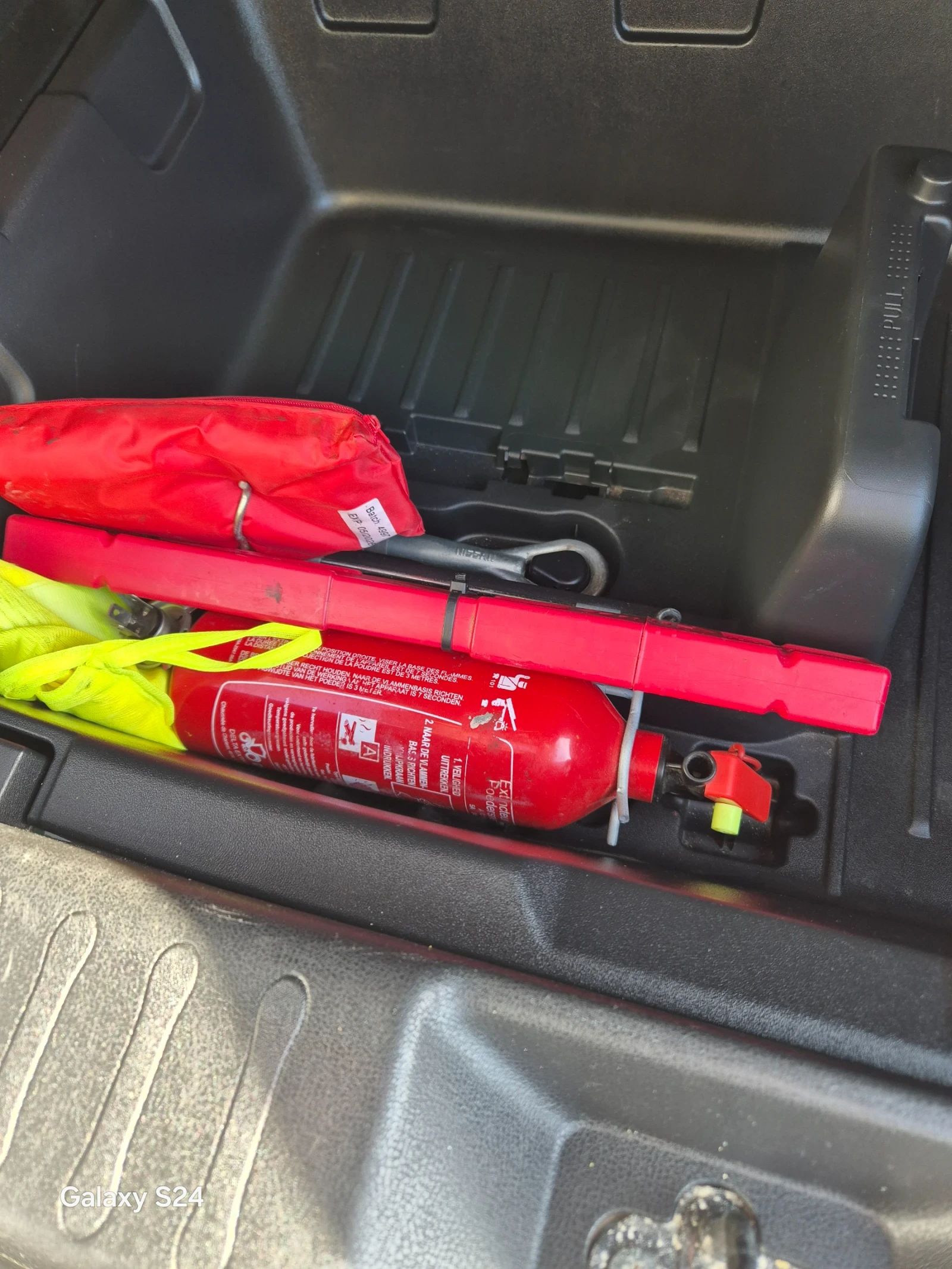 Nissan Juke 1.5 dci, снимка 13 - Автомобили и джипове - 53756440