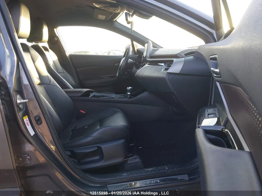 Toyota C-HR XLE* Кожа , снимка 10 - Автомобили и джипове - 53898679