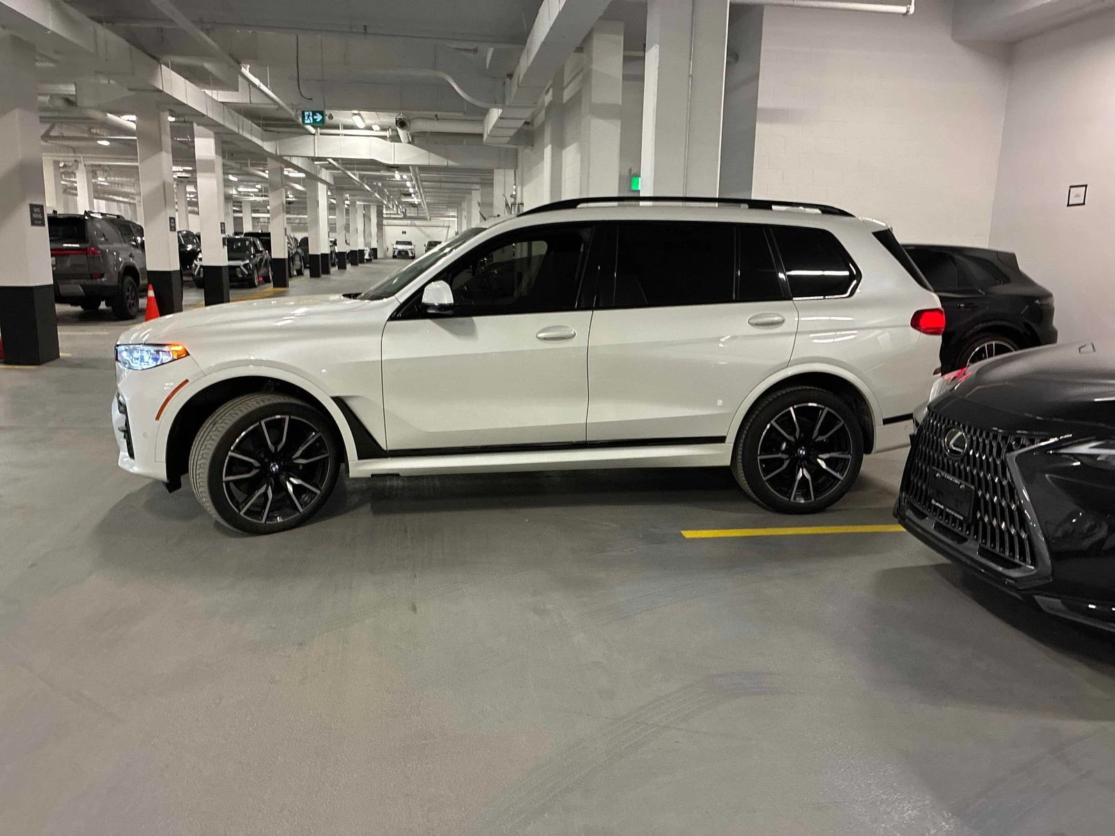 BMW X7 40I С РЕГИСТРАЦИЯ & АВТО КРЕДИТ, снимка 3 - Автомобили и джипове - 54060779