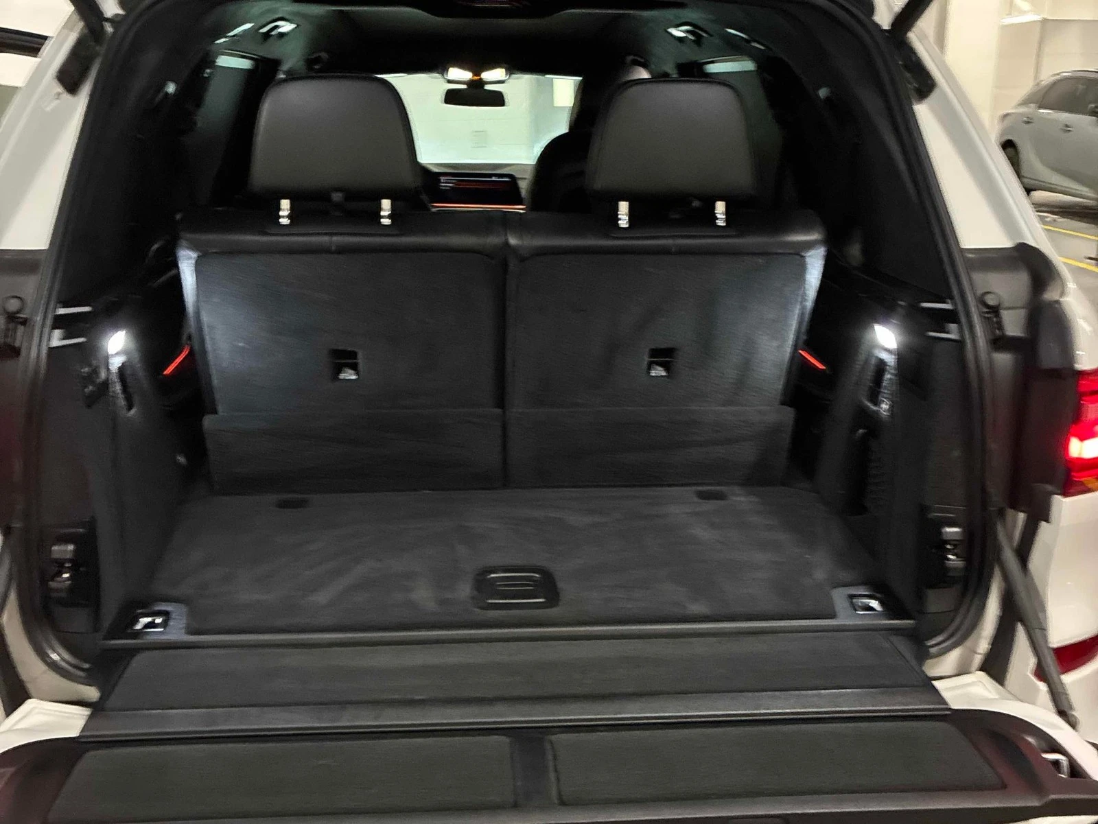 BMW X7 40I С РЕГИСТРАЦИЯ & АВТО КРЕДИТ, снимка 12 - Автомобили и джипове - 54060779