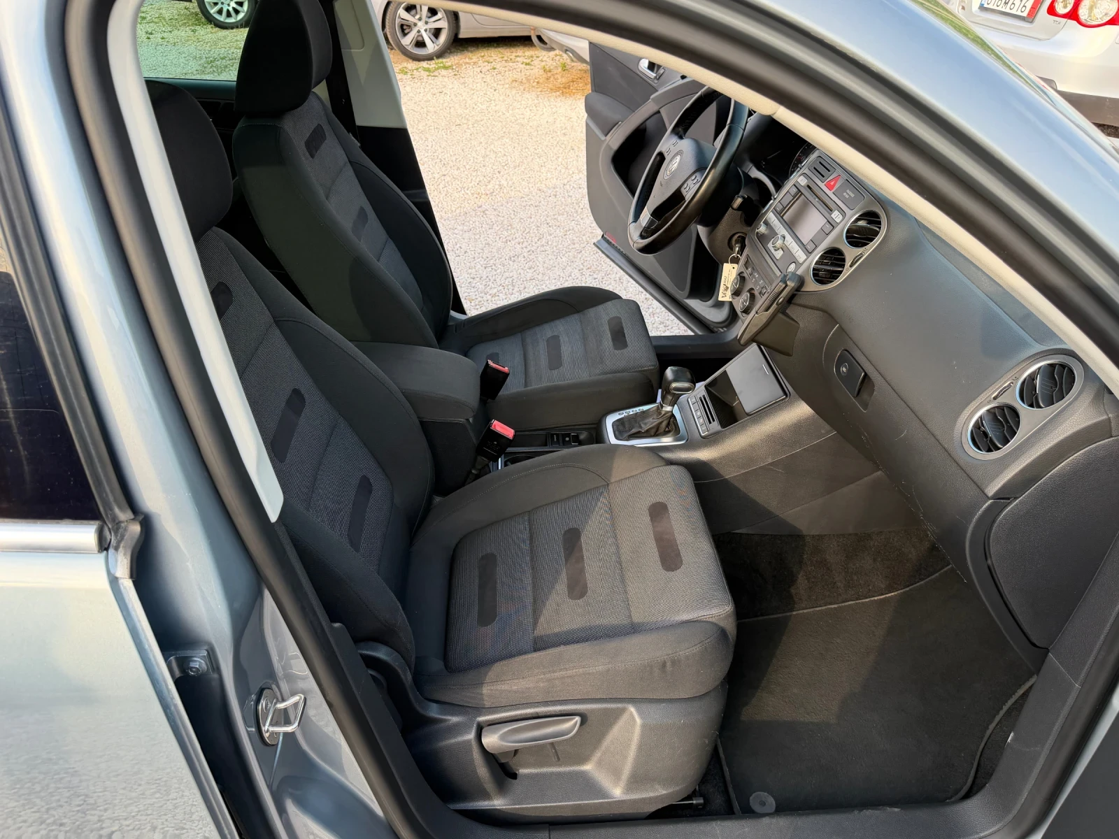 VW Tiguan ПАНОРАМА;АВТОМАТИК;4х4, снимка 13 - Автомобили и джипове - 55316741