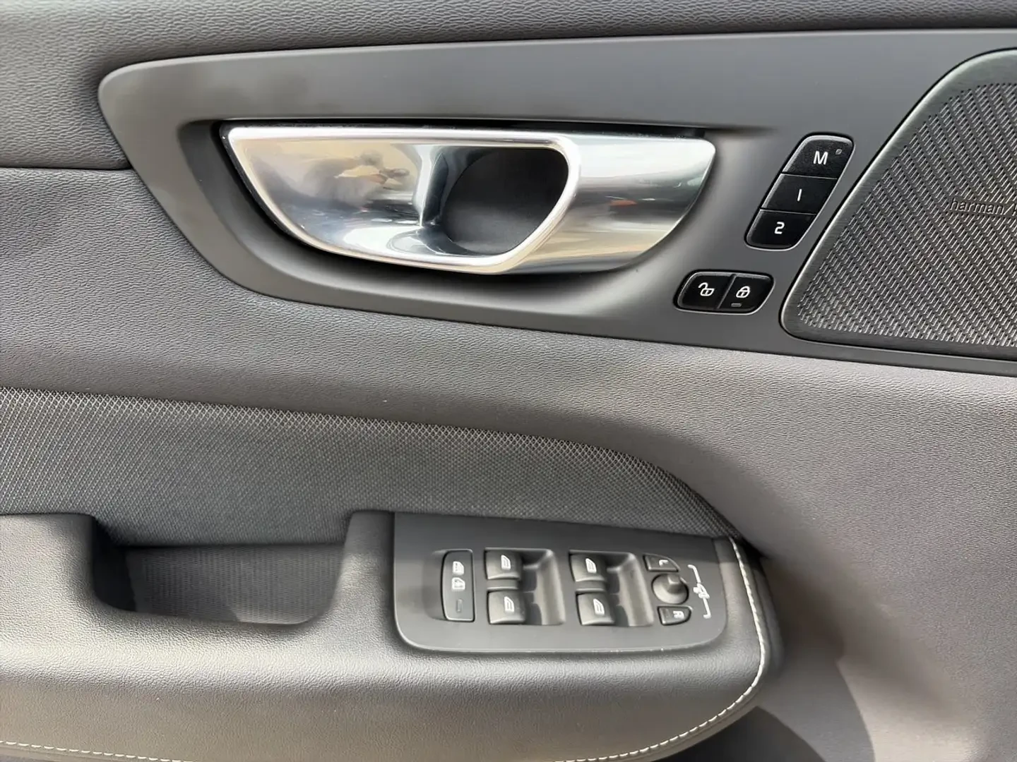 Volvo XC60 B6* R* DESIGN* HARMON* KARDON* LANE* ASSIST* ����� | Mobile.bg � ����������� 8