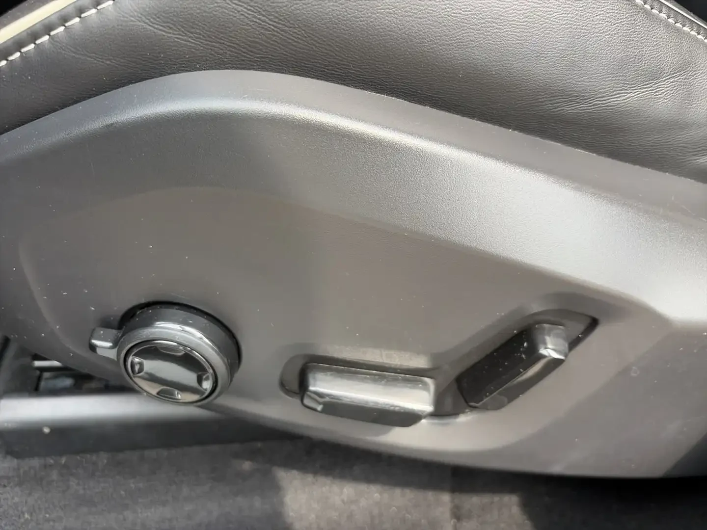 Volvo XC60 B6* R* DESIGN* HARMON* KARDON* LANE* ASSIST* ����� | Mobile.bg � ����������� 17