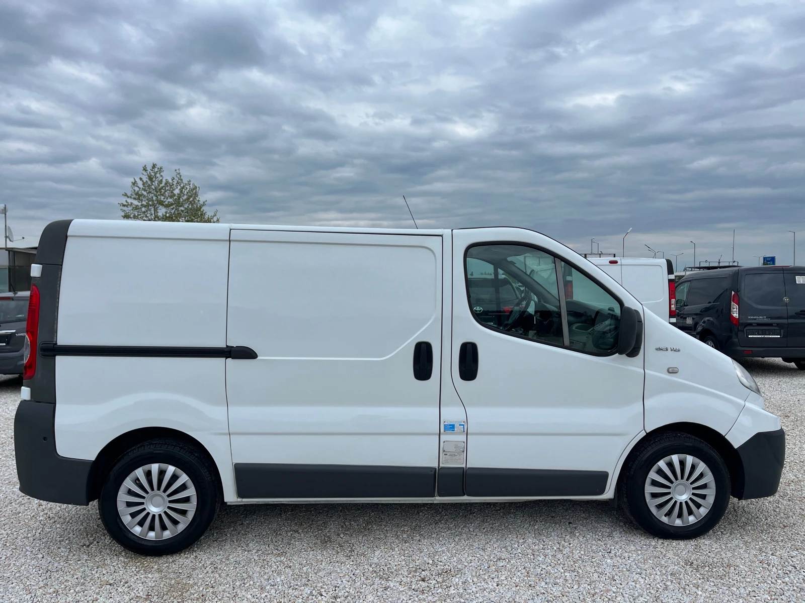 Renault Trafic 2.0DCI, 115ck.-Хладилен/ Минусов, снимка 8 - Бусове и автобуси - 54381376