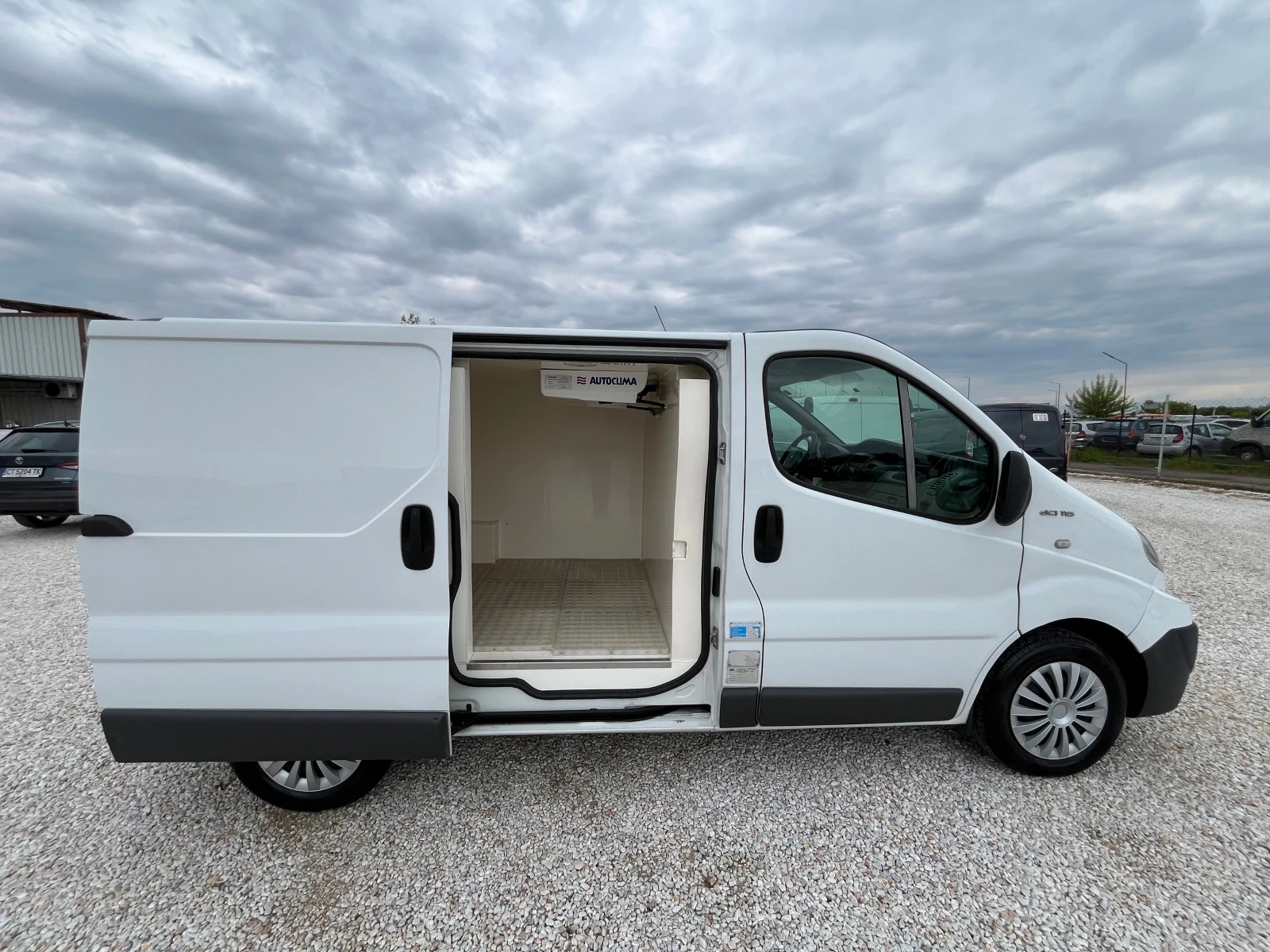 Renault Trafic 2.0DCI, 115ck.-Хладилен/ Минусов, снимка 10 - Бусове и автобуси - 54381376