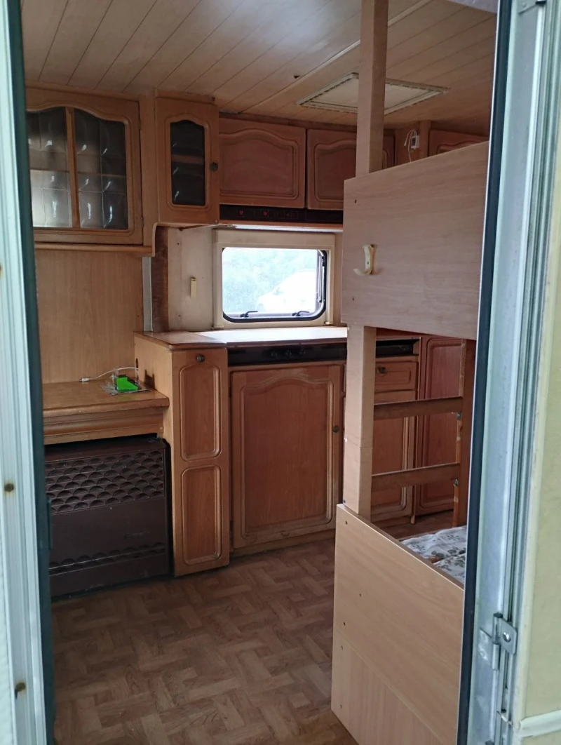 Каравана Knaus AZUR, снимка 6 - Каравани и кемпери - 47089951