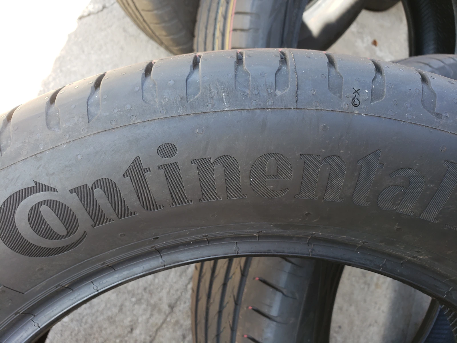 Гуми Летни 215/60R18, снимка 4 - Гуми и джанти - 56244228