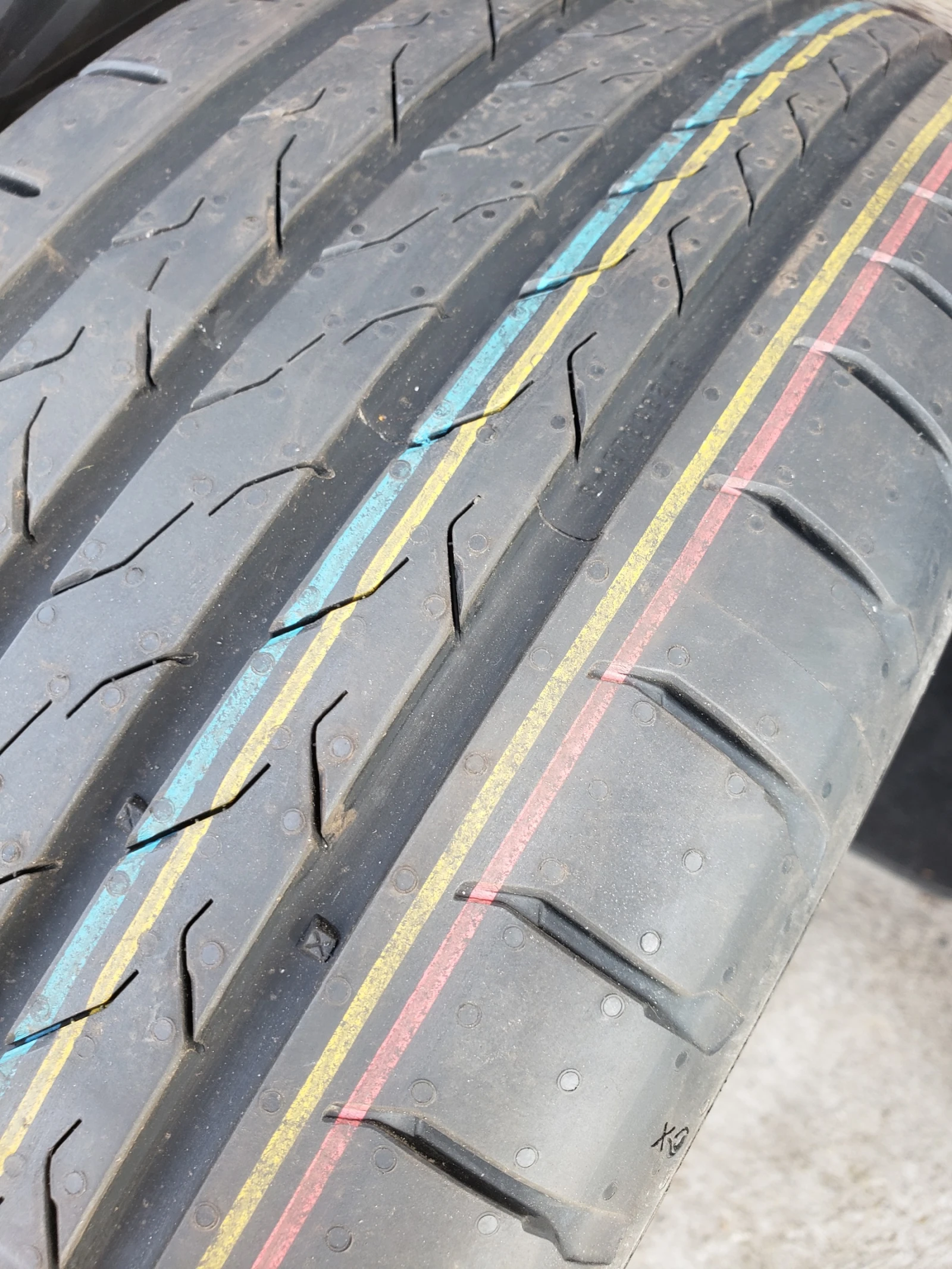Гуми Летни 215/60R18, снимка 2 - Гуми и джанти - 56244228