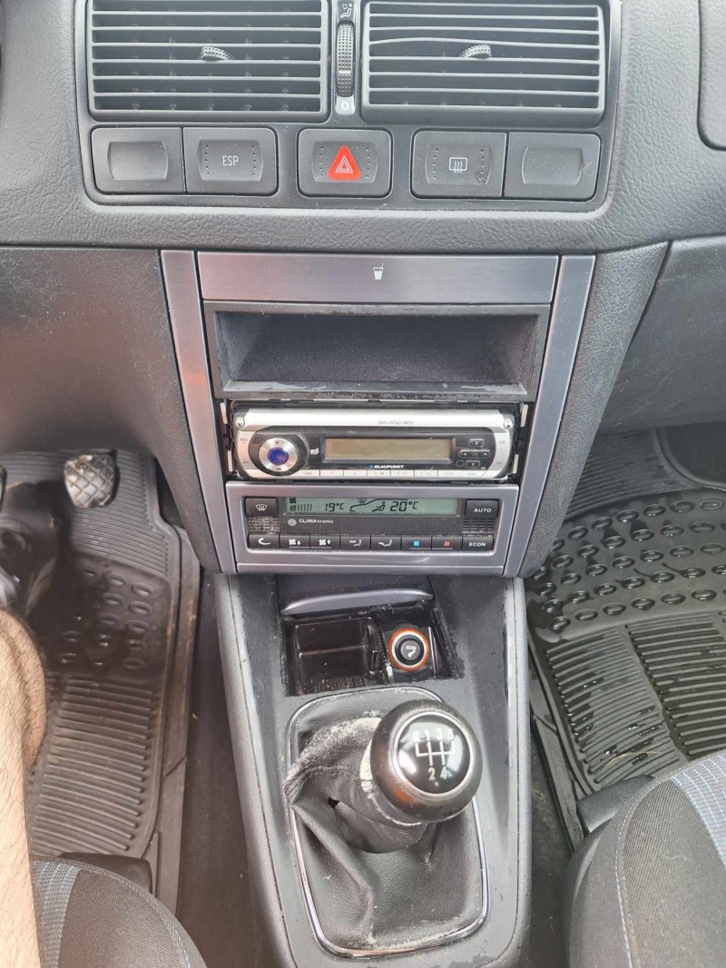 VW Golf 1.4i klima , снимка 8 - Автомобили и джипове - 46398551
