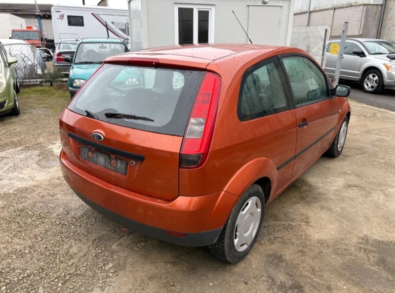 Ford Fiesta 1.4 Климатик, снимка 4 - Автомобили и джипове - 52825639