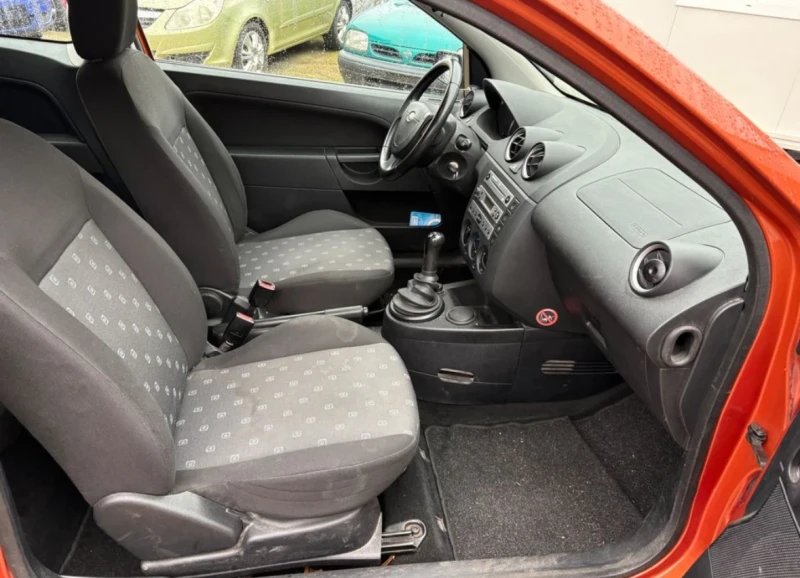 Ford Fiesta 1.4 Климатик, снимка 10 - Автомобили и джипове - 52825639