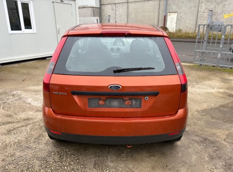 Ford Fiesta 1.4 Климатик, снимка 6 - Автомобили и джипове - 52825639