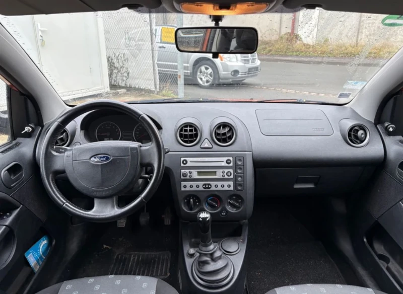 Ford Fiesta 1.4 Климатик, снимка 7 - Автомобили и джипове - 52825639