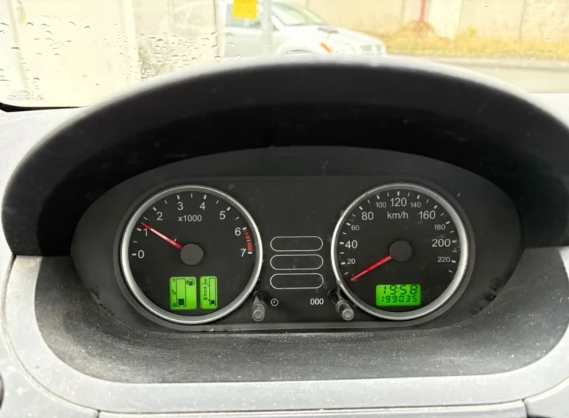 Ford Fiesta 1.4 Климатик, снимка 8 - Автомобили и джипове - 52825639