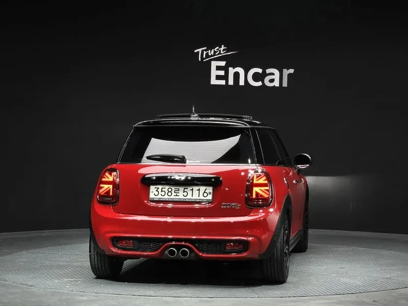 Mini Cooper S 2.0 /Navi/Camera/Carfax, снимка 2 - Автомобили и джипове - 54652078