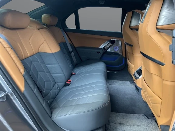 BMW 740 d xDrive = M-Sport Pro = Гаранция, снимка 13 - Автомобили и джипове - 55406399