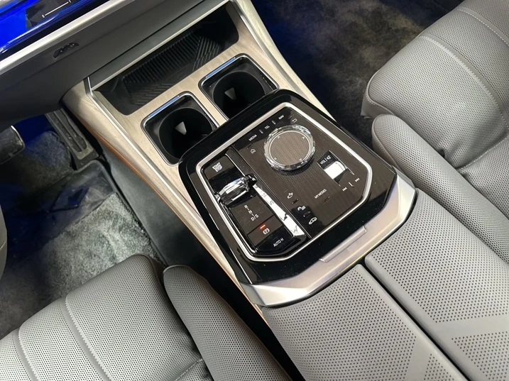 BMW 740 d xDrive = M-Sport Pro = Гаранция, снимка 9 - Автомобили и джипове - 55406399